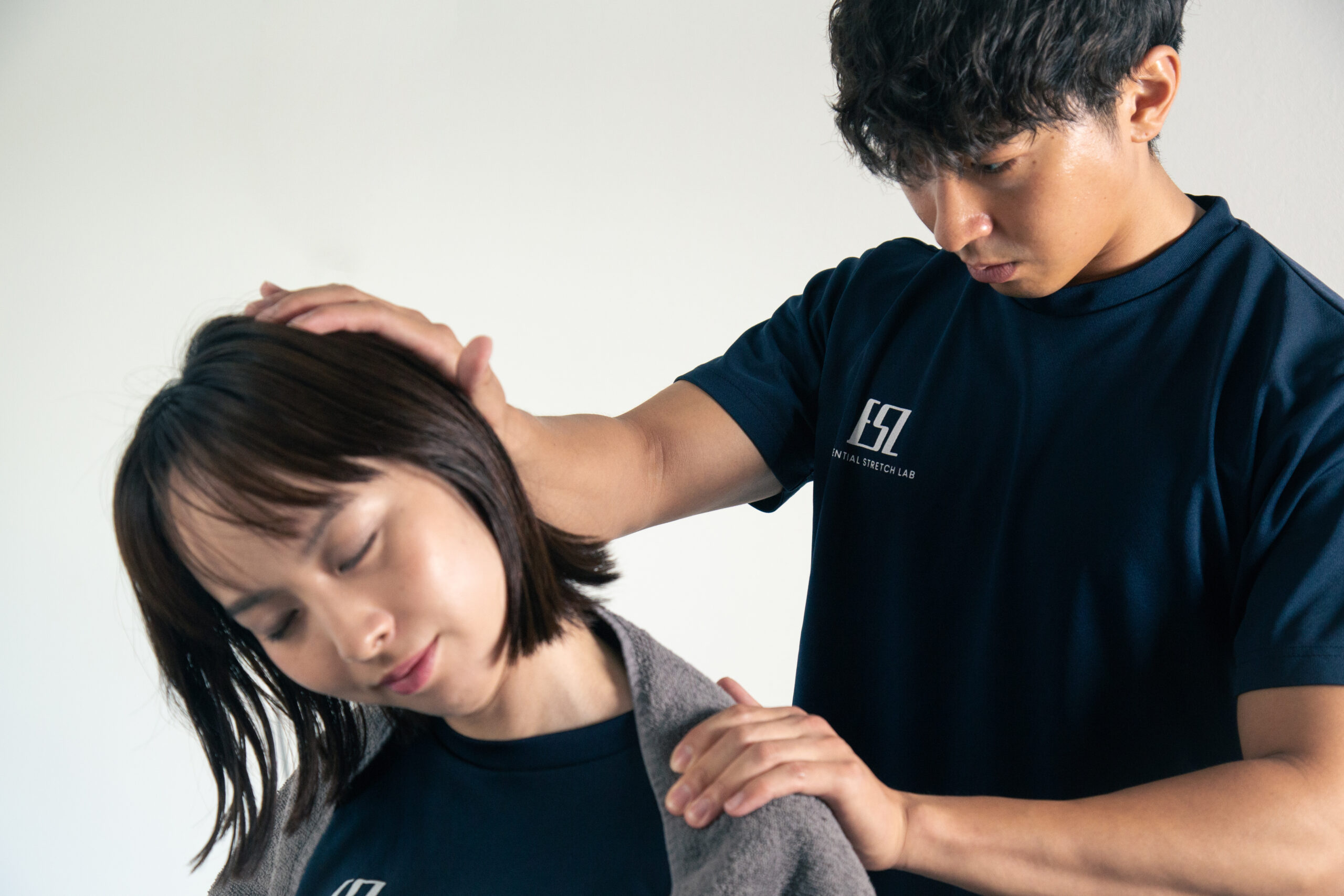 ESSENTIAL STRETCH LABで身体の状態を確認しながら行う施術